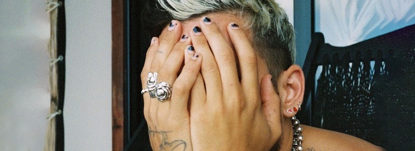 El incre&iacute;ble nuevo look de Ricky Montaner