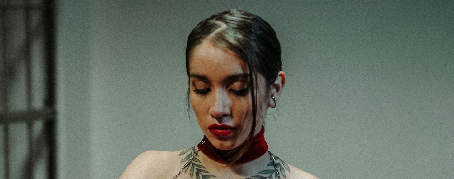 Asi se prepar&oacute; Mar&iacute;a Becerra para grabar "En La Oscuridad"