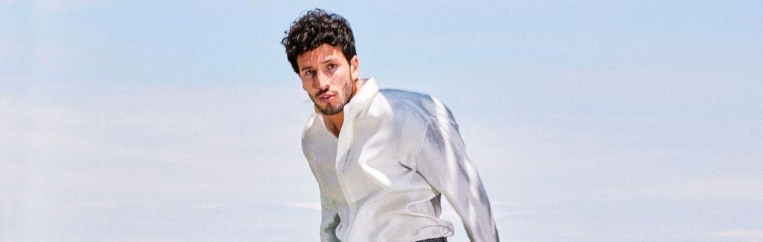 Sebasti&aacute;n Yatra no se queda atr&aacute;s con la serie de la que todo el mundo habla