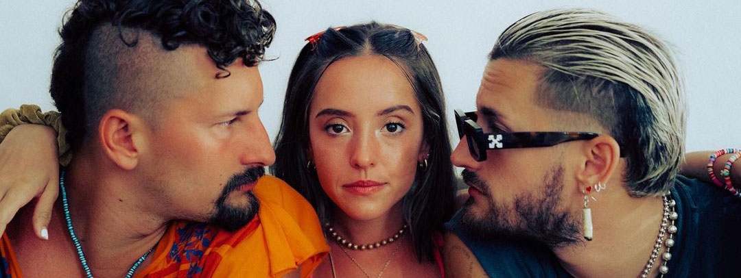 &iexcl;Mira la reacci&oacute;n de Mau y Ricky al enterarse que van a ser t&iacute;os!