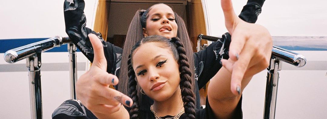 Emilia & Ale.e.sha en TMH:" Ambas est&aacute;bamos en la misma situaci&oacute;n de extra&ntilde;ar a alguien que estaba lejos"