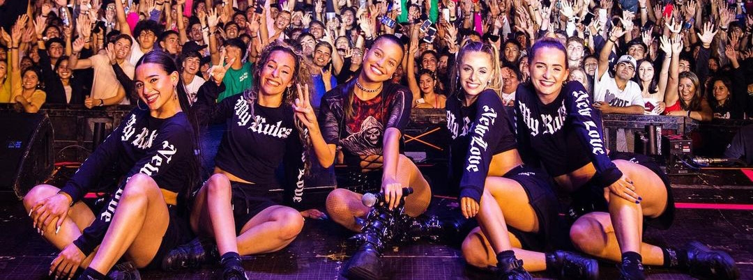 Asi pas&oacute; el show de Emilia en Las Grutas