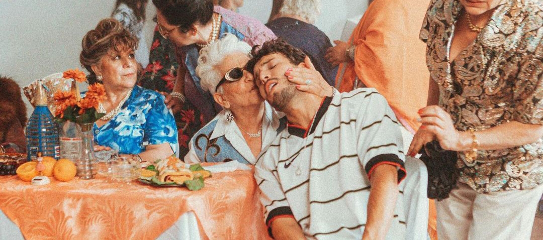 Sebasti&aacute;n Yatra revela los secretos detr&aacute;s del video de "Amor Pasajero"