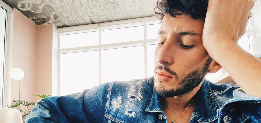 &iexcl;Mira el nuevo y significativo tatuaje que se hizo Sebasti&aacute;n Yatra!