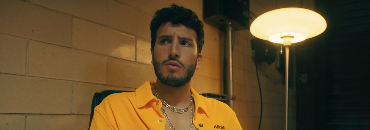 &iexcl;YA SALI&Oacute;! Sebasti&aacute;n Yatra, Mariah Angeliq y Lenny Tav&aacute;rez presentan el videoclip de "Si Me La Haces"