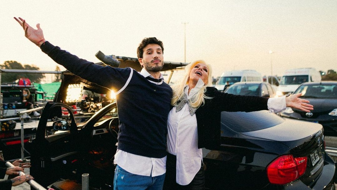 &iquest;Qu&eacute;? Sebasti&aacute;n Yatra cant&oacute; en el subte &iexcl;junto a Susana Gim&eacute;nez!