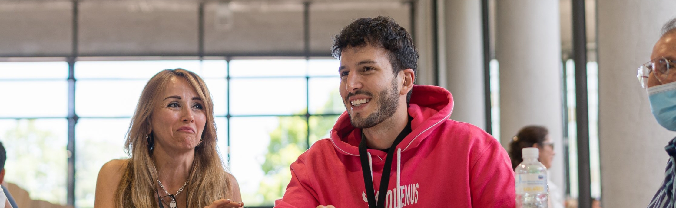 &iquest;Te imaginas ir a votar y encontrarte a Sebas Yatra de jurado?