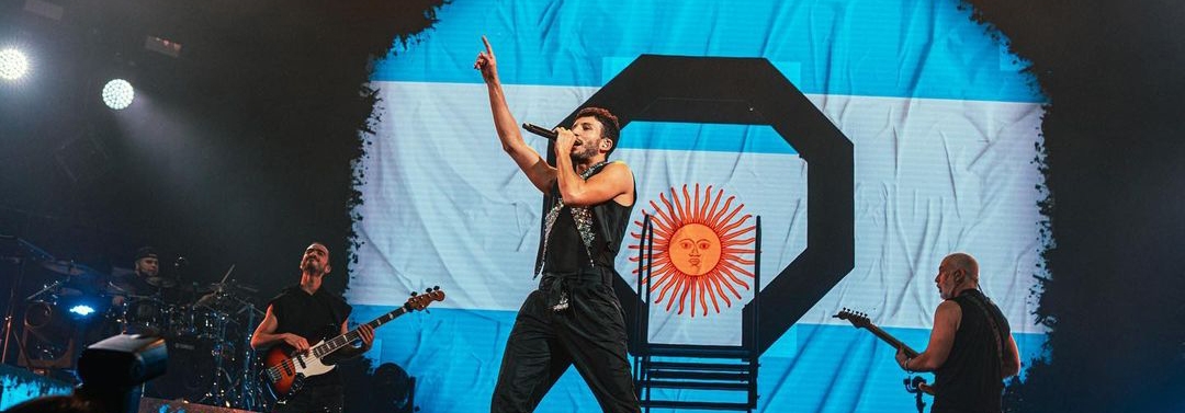 &iexcl;Mira las mejores fotos (y videos) del show de Sebas Yatra en el Movistar Arena!