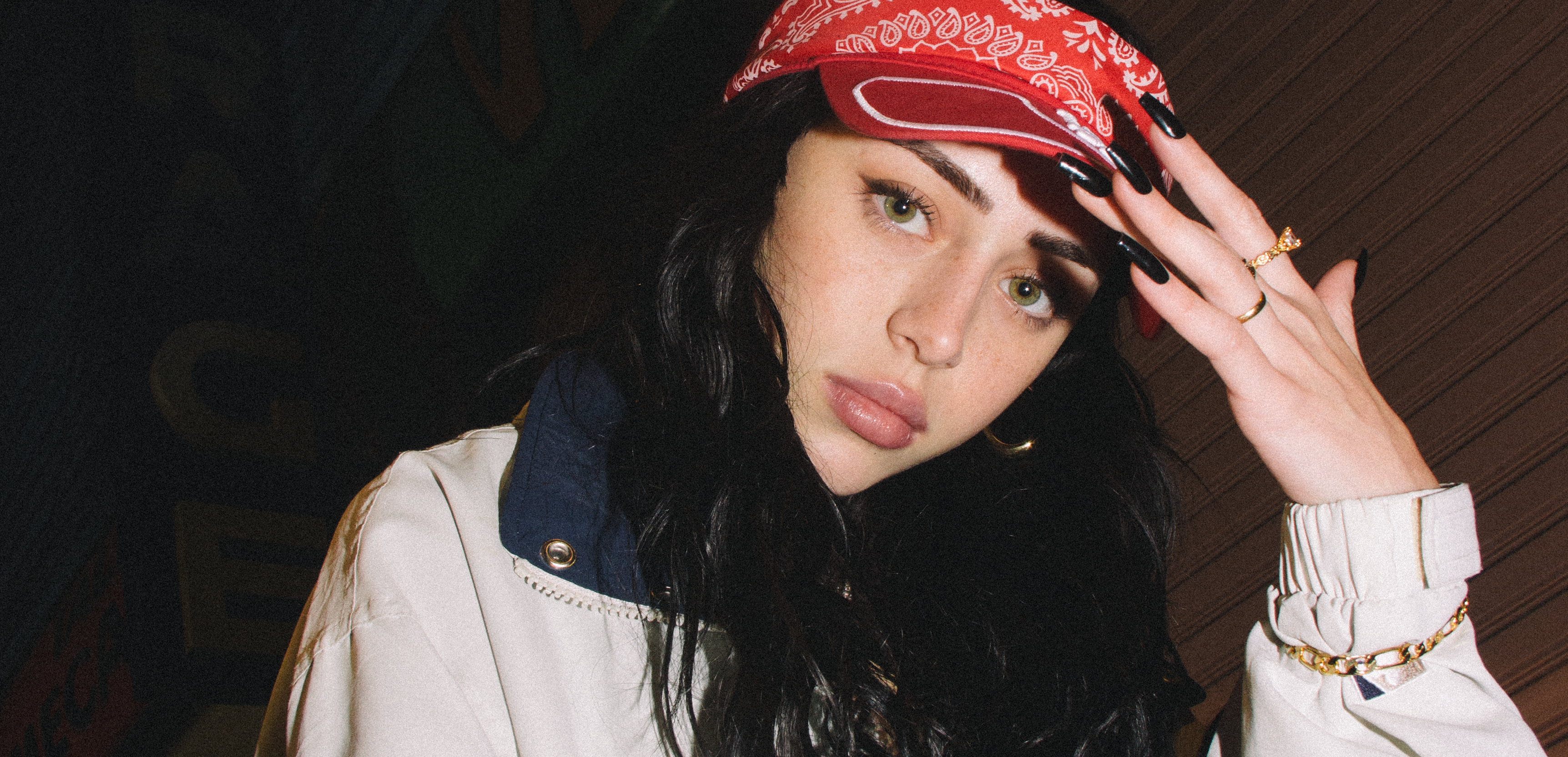 Nicki Nicole se hizo una selfie en el espejo y revel&oacute; un WhatsApp de Ibai Llanos