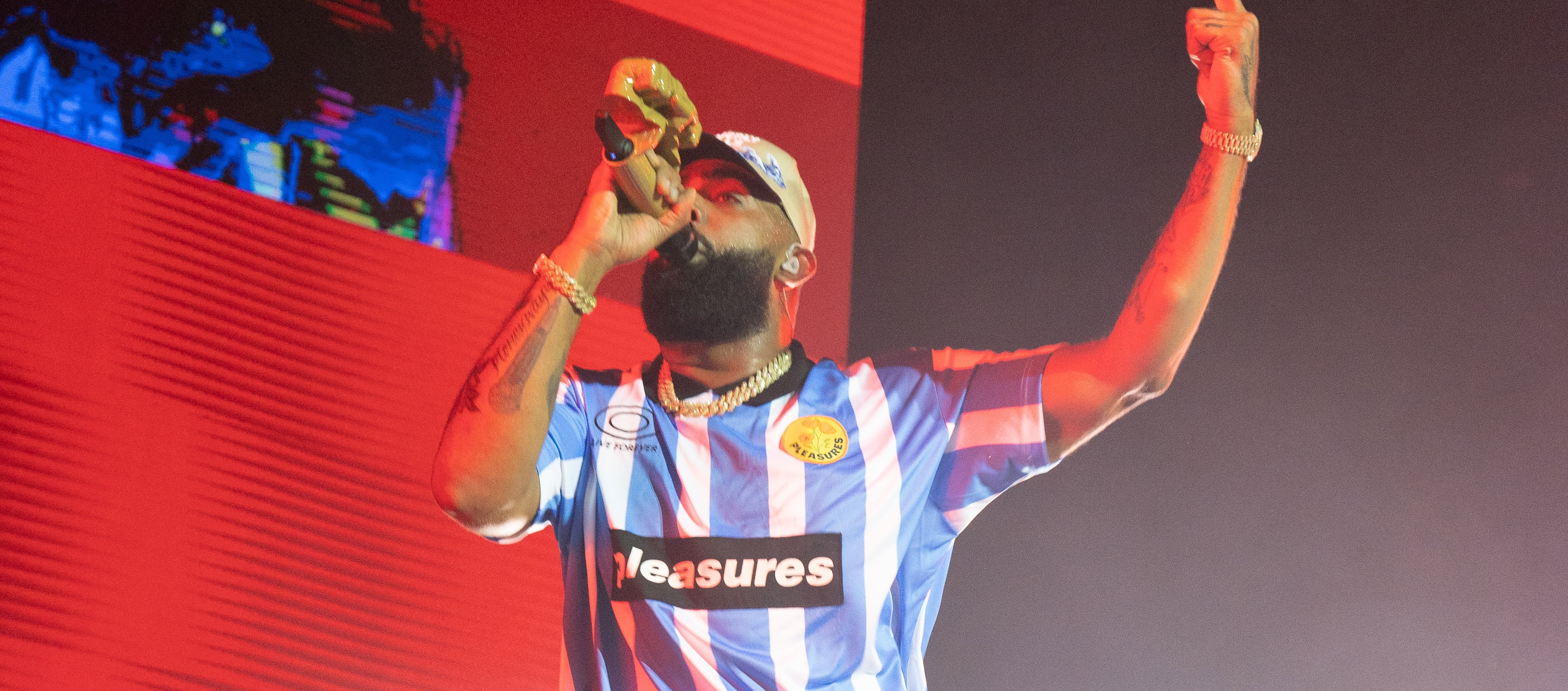 &iexcl;Mira las mejores fotos de Eladio Carrion en el Luna Park!