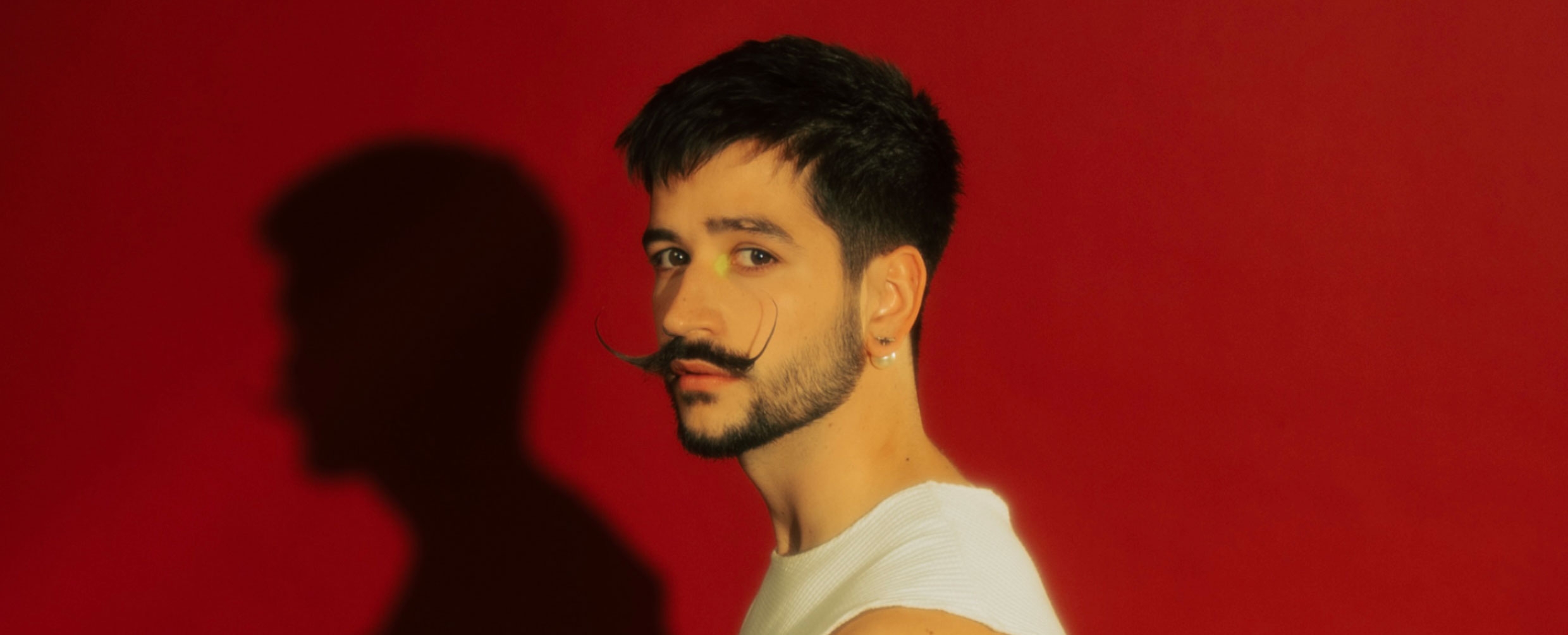 &iexcl;YA SALI&Oacute;! Camilo presenta su &aacute;lbum m&aacute;s personal "DE ADENTRO PA AFUERA"