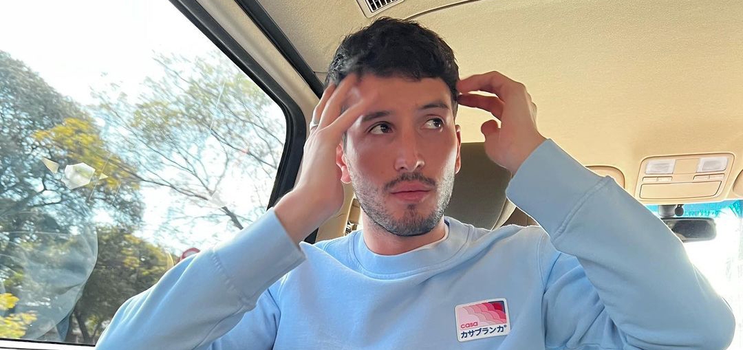 Sebasti&aacute;n Yatra se disfraz&oacute; y sali&oacute; a caminar por las calles de Madrid