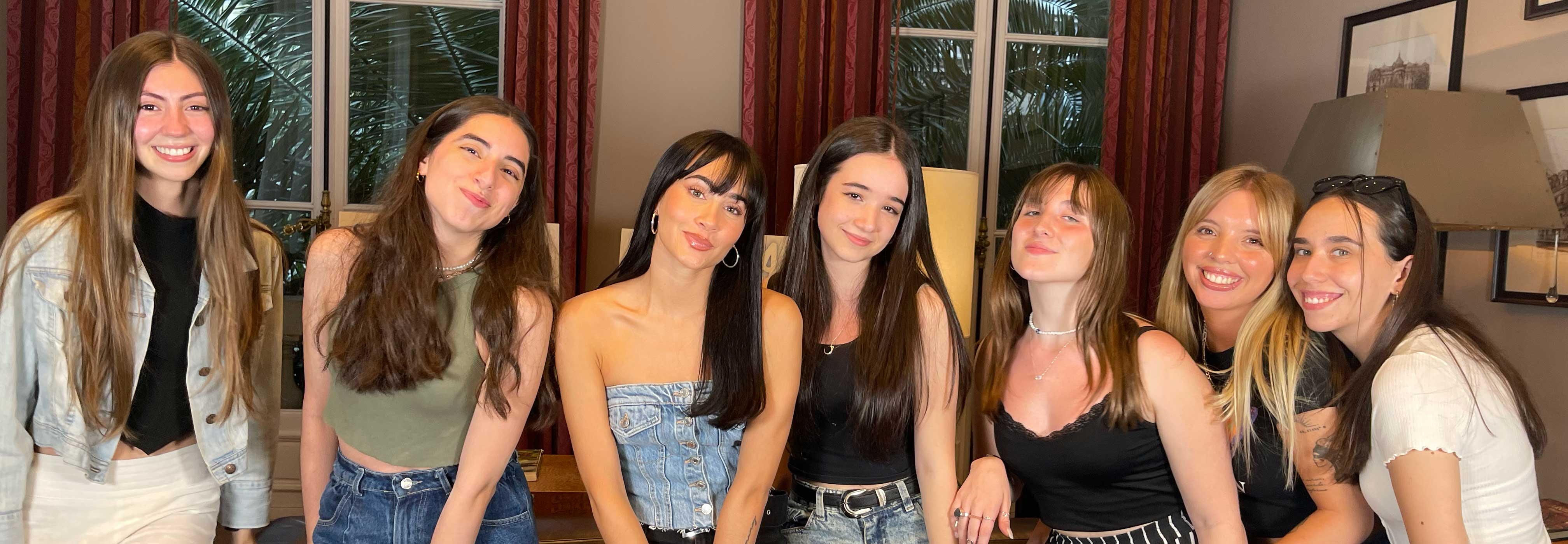 Fans entrevistan a Aitana: &ldquo;Imag&iacute;nate a Duki y a mi en una canci&oacute;n&rdquo;