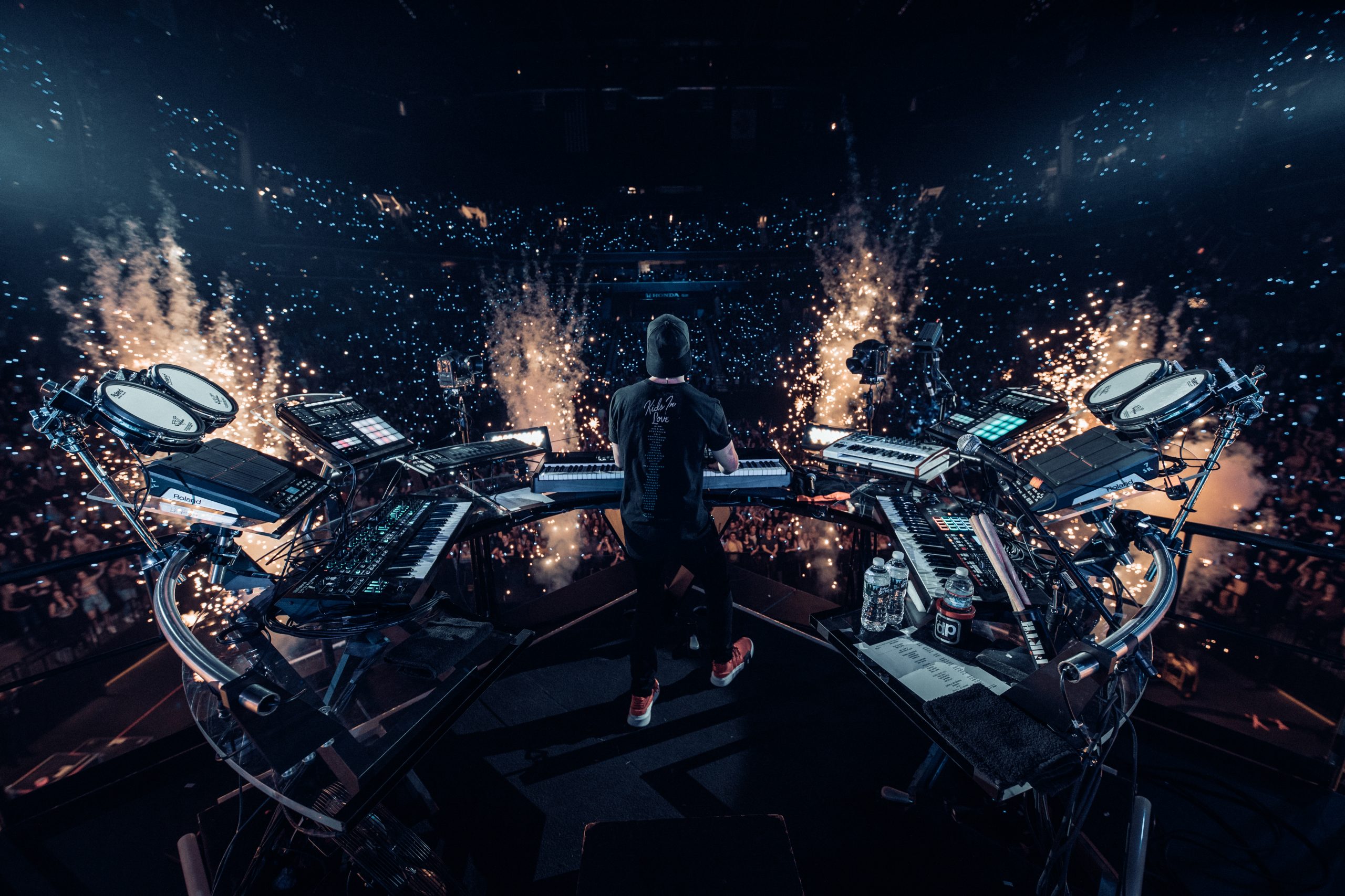 KYGO: CONOC&Eacute; AL DJ, PRODUCTOR Y PIANISTA NORUEGO QUE TODO LO QUE HACE LO CONVIERTE EN HIT