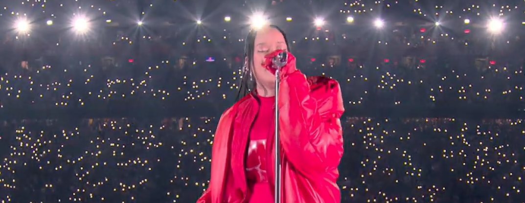 Rihanna est&aacute; de vuelta: as&iacute; fue su show de medio tiempo en el Super Bowl (con sorpresa incluida)