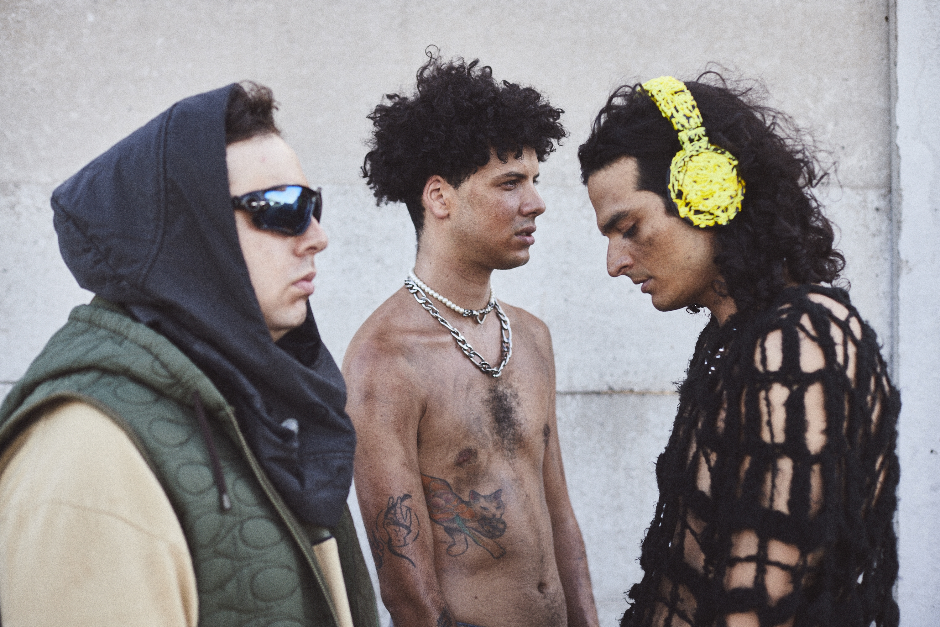 "La Flores Sangran" es lo nuevo de Usted&nbsp;Se&ntilde;alemelo y ya est&aacute; disponible