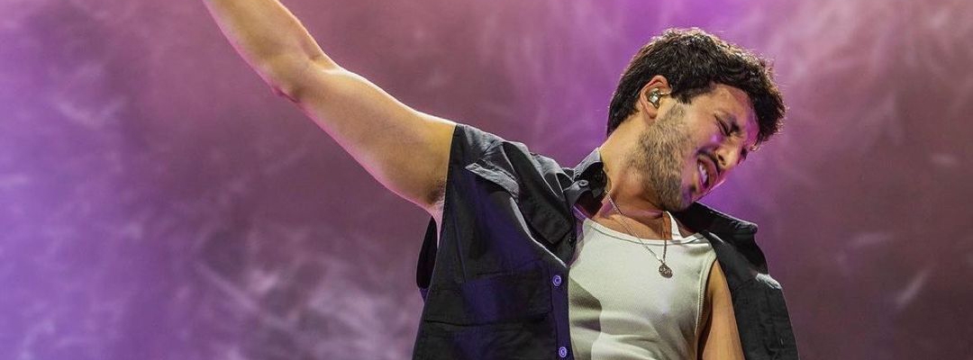 Sebasti&aacute;n Yatra perdi&oacute; una apuesta &iexcl;y estren&oacute; una canci&oacute;n delante de 90 mil personas!