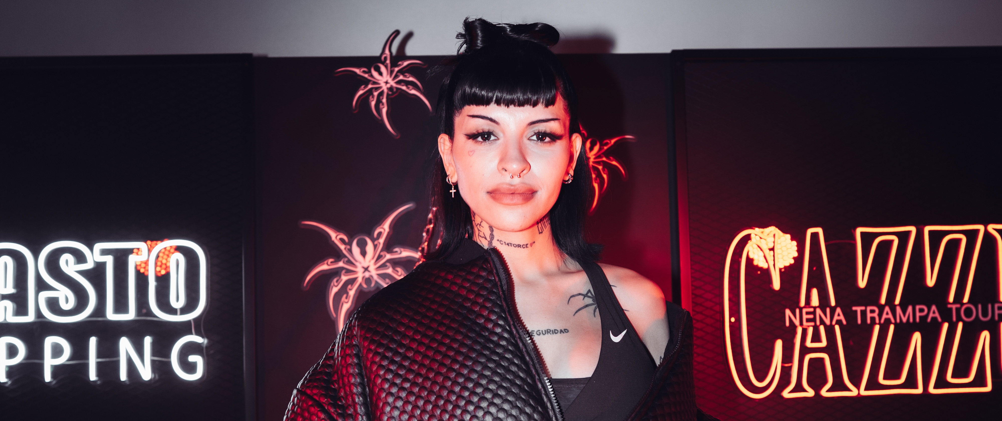 CAZZU sorprendi&oacute; a sus seguidores en la avant premiere de su nuevo videoclip "Brinca"