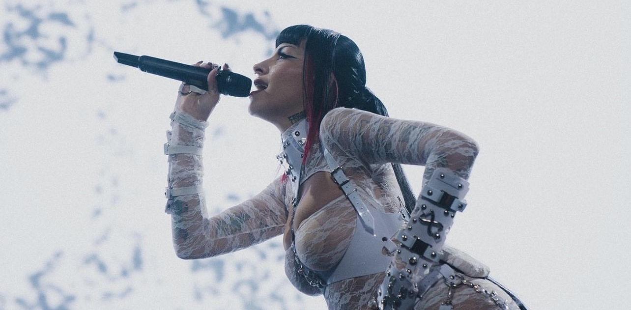 La emoci&oacute;n de Cazzu despu&eacute;s de ver el tatuaje de una fan