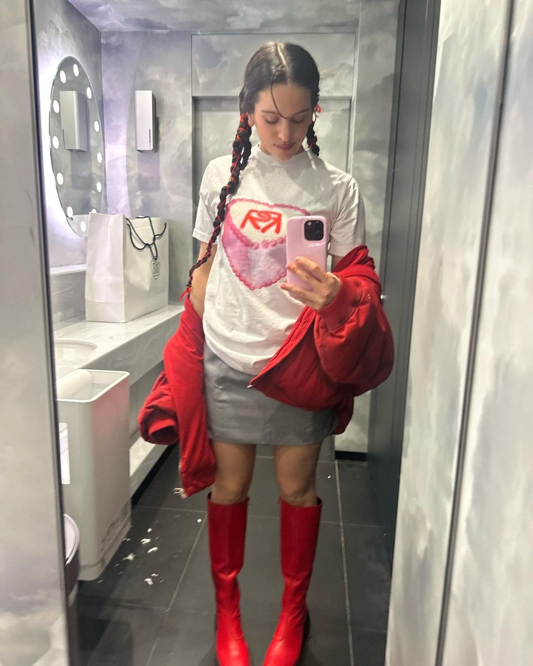 Mar&iacute;a Becerra, Lali, y m&aacute;s apoyaron el descargo de Rosal&iacute;a