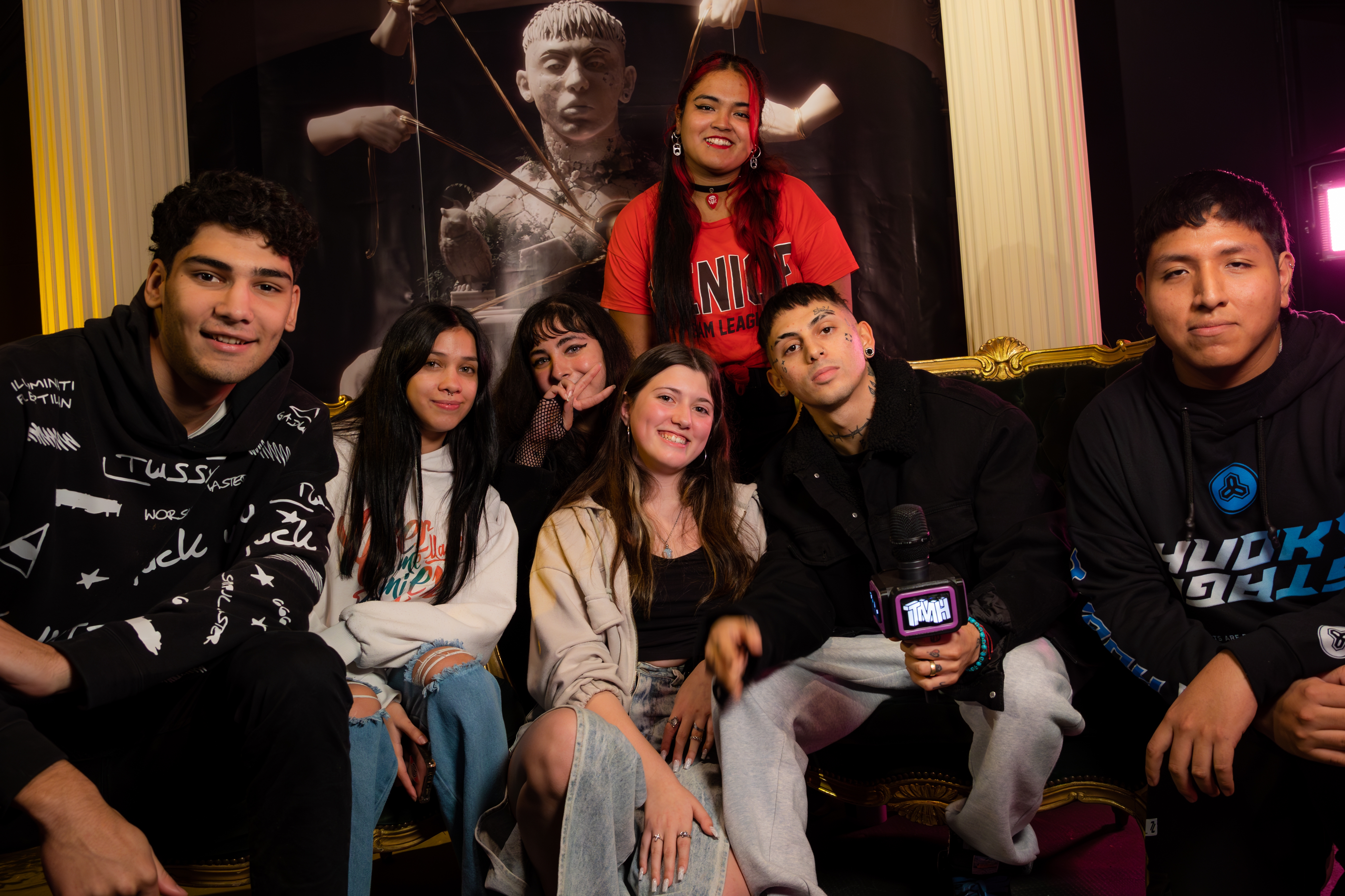 Fans entrevistan a KHEA: "Fueron las personas que me rodeaban las que me sacaron, no la m&uacute;sica"