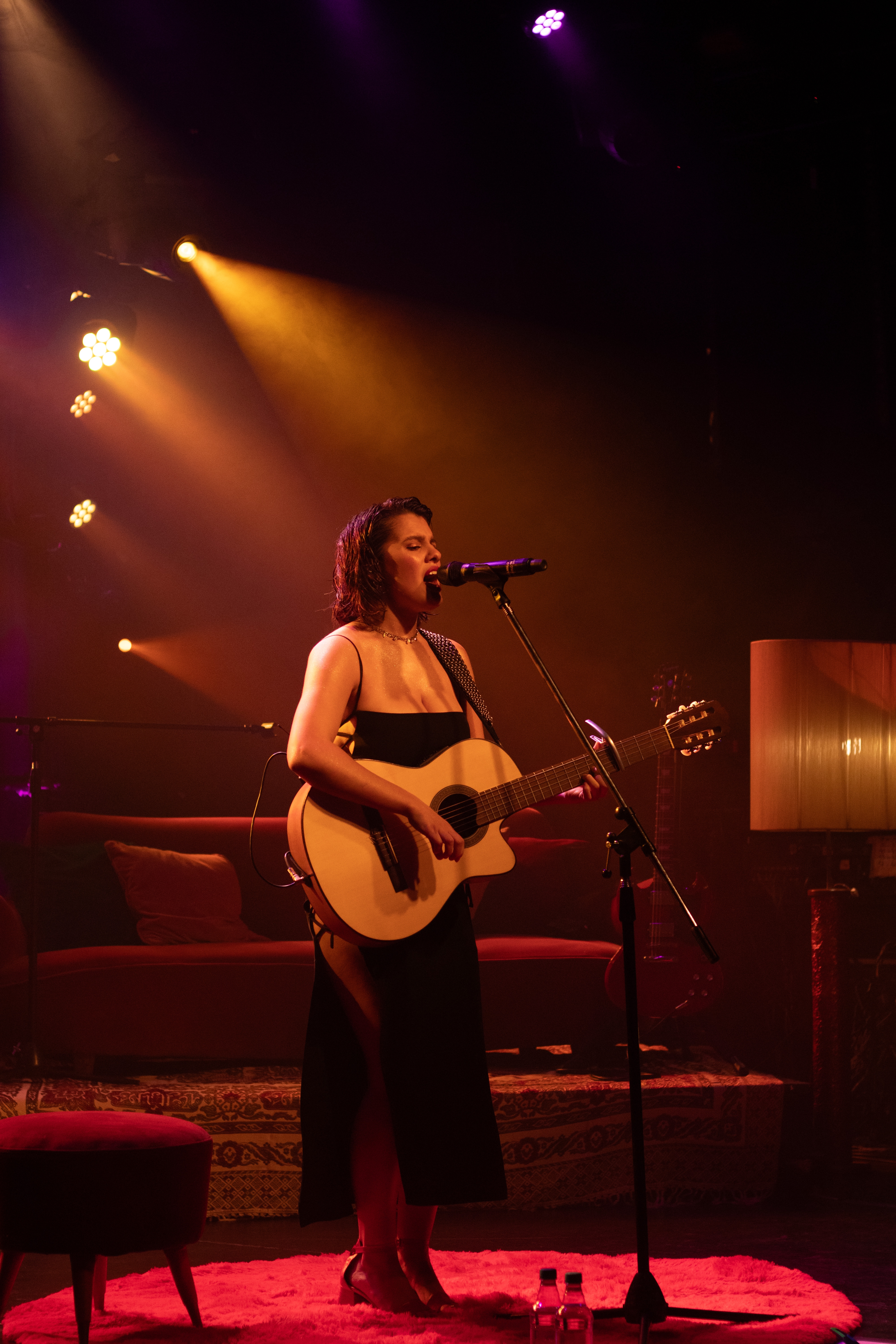 Camil&uacute; llen&oacute; su habitaci&oacute;n de m&uacute;sica, fans y amigos en La Trastienda