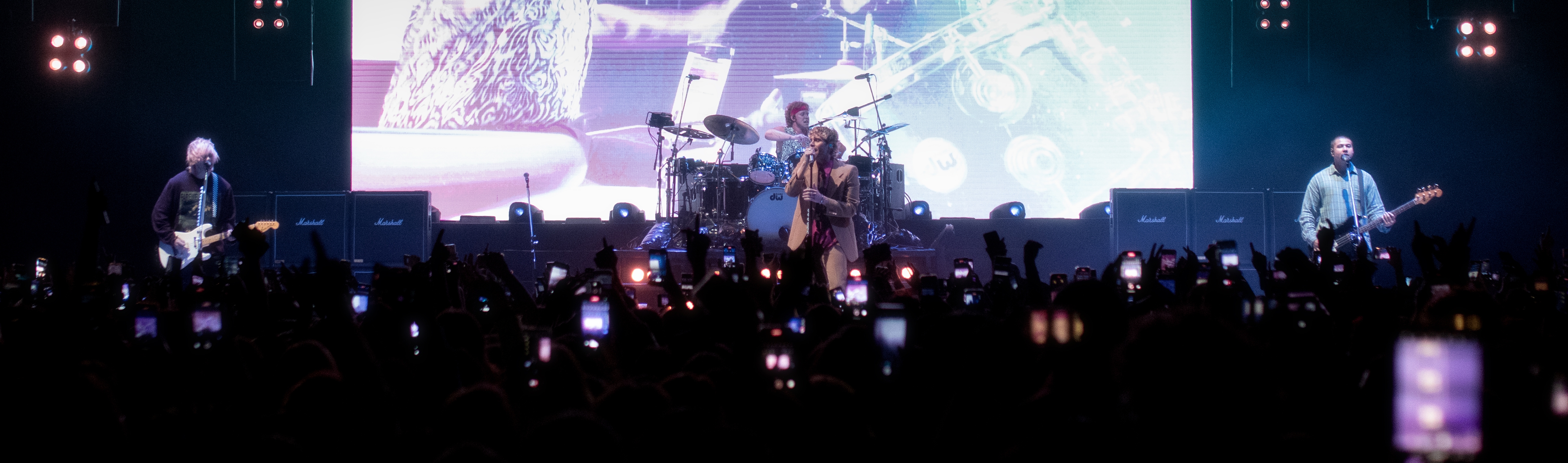 Mira las mejores fotos de 5 Seconds of Summer en el Luna Park
