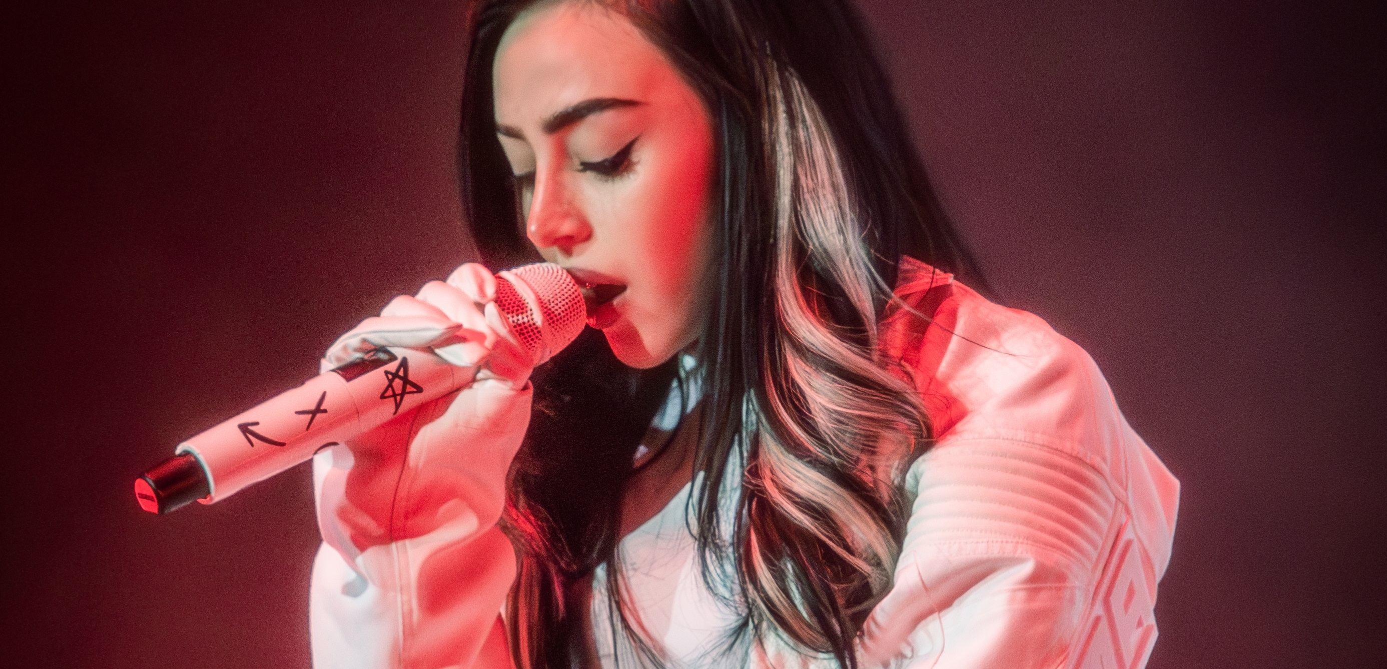 FOTOS EXCLUSIVAS: Nicki Nicole explota el Movistar Arena