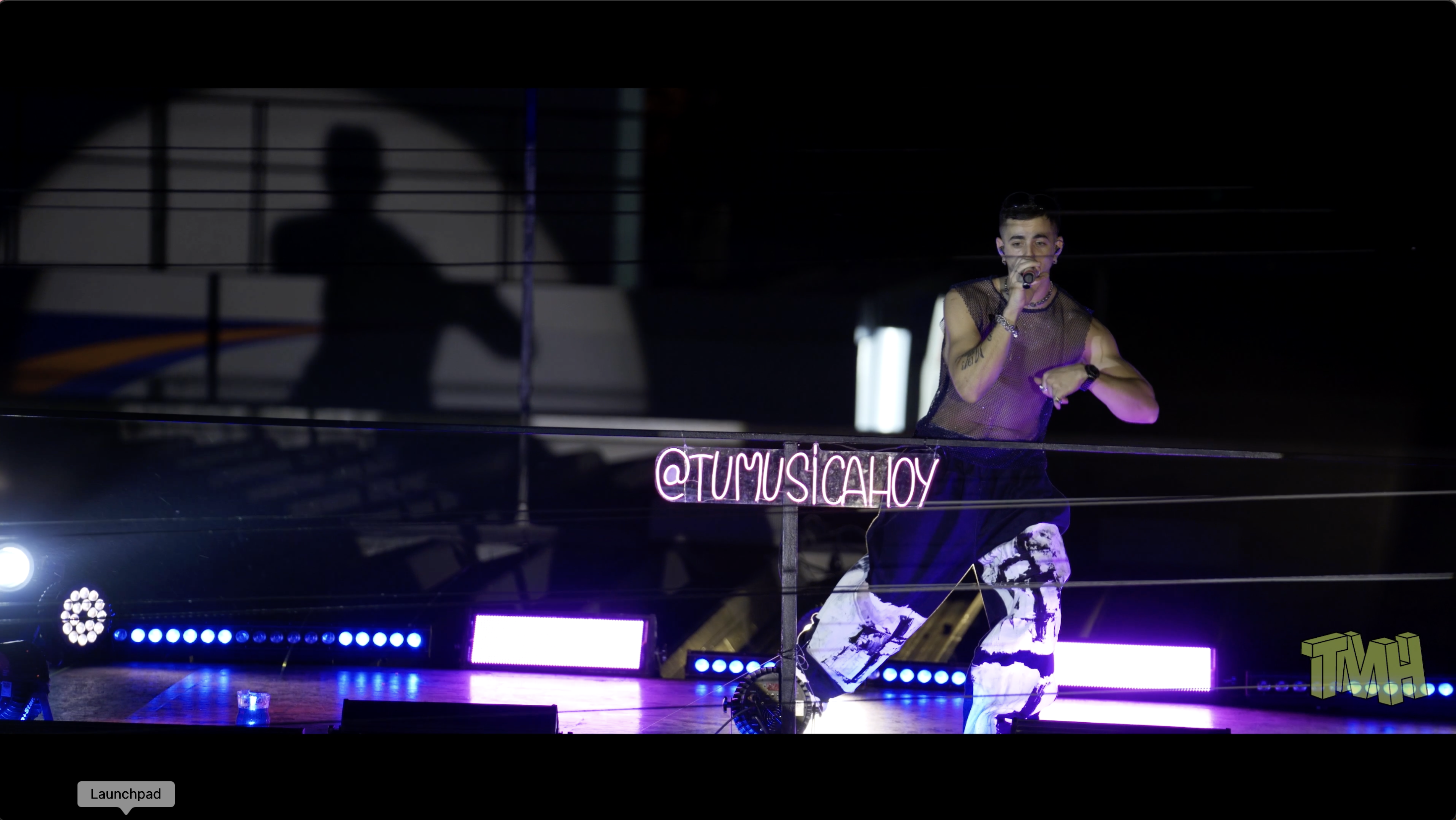 Rei: Live Session arriba del techo de una estaci&oacute;n de servicio (Estaci&oacute;n TMH – Buenos Aires)