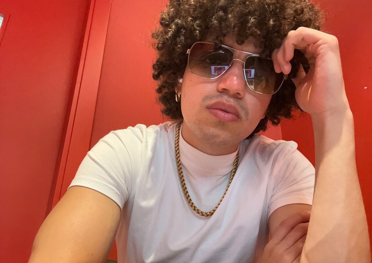 Entrevista a Andreew: "Soy un cantante que va a buscar darles felicidad, algo bonito a sus vidas"