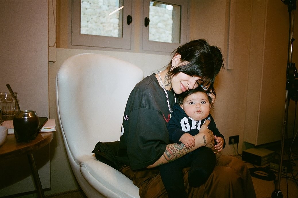 Cazzu comparte la foto que confirma que su hija Inti es&nbsp;su&nbsp;mayor&nbsp;fan