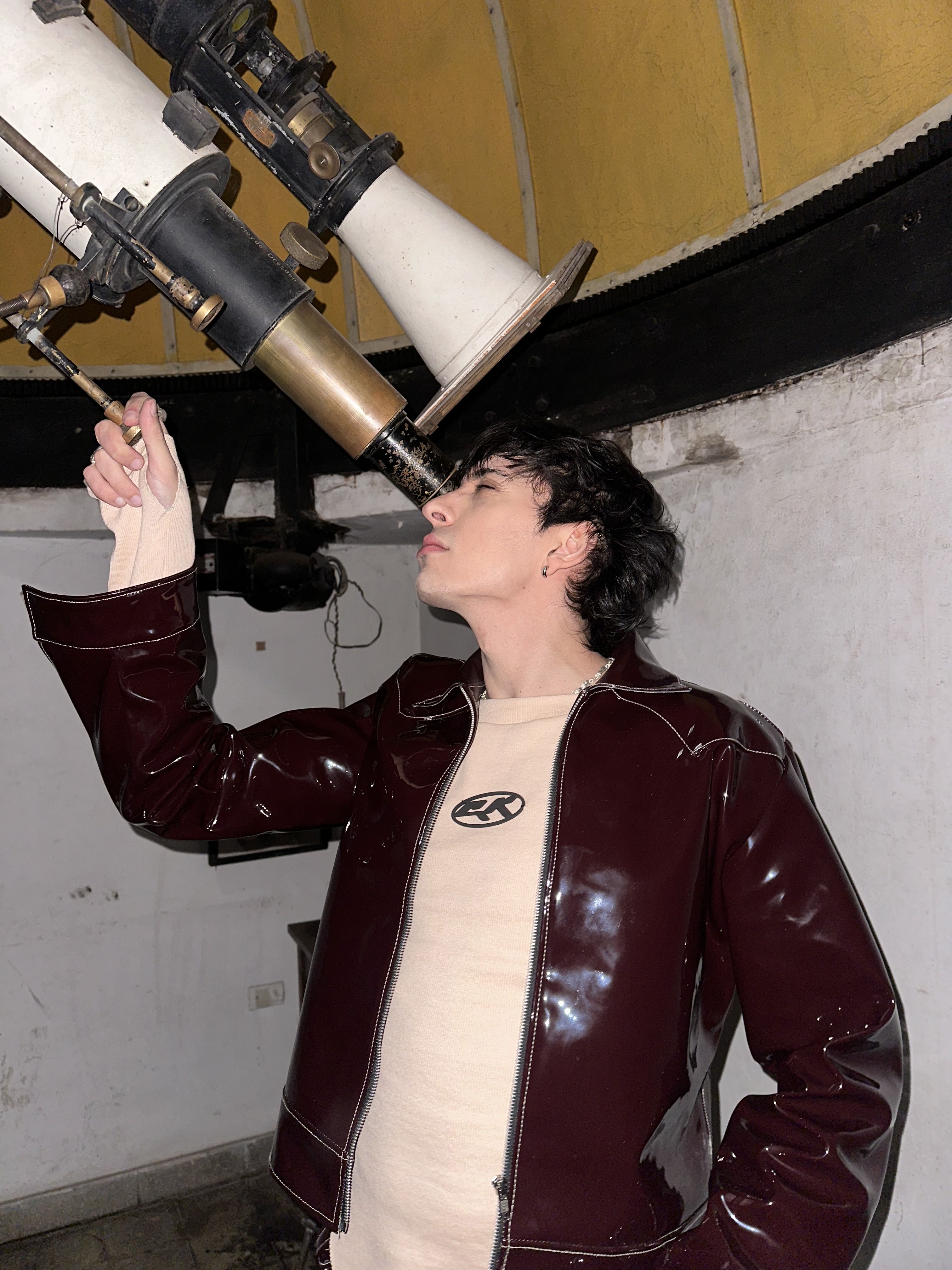 Cosmic Kid presenta "Brincando", su nuevo sencillo