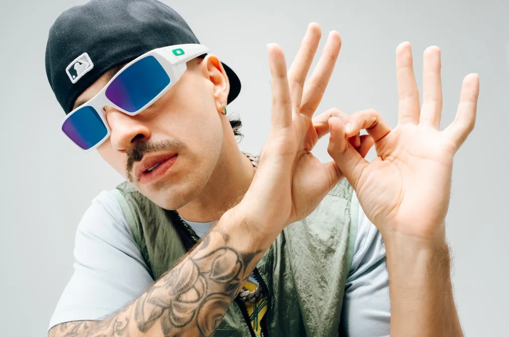 Mira el outfit que eligi&oacute; Feid para el show de Karol G en el Bernab&eacute;u