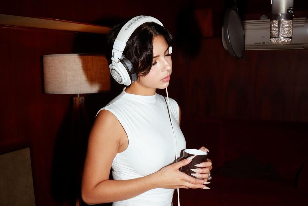 &Aacute;ngela Aguilar comparti&oacute; fotos en el estudio