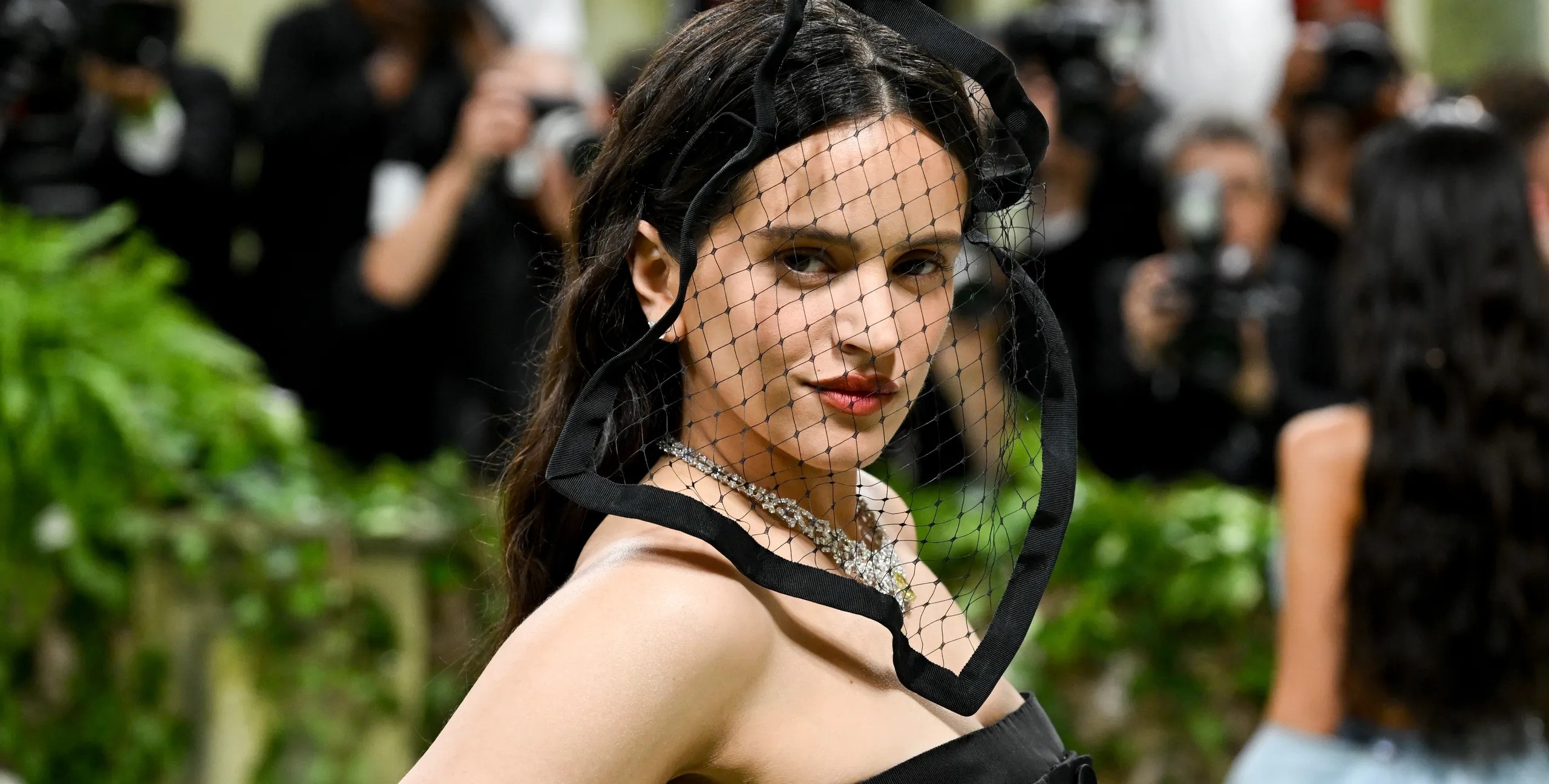 Rosal&iacute;a estrena &ldquo;OMEGA&rdquo;: &ldquo;es darte el permiso y dejarte sentir hacia algo o alguien, es el final&nbsp;y&nbsp;la&nbsp;libertad&rdquo;