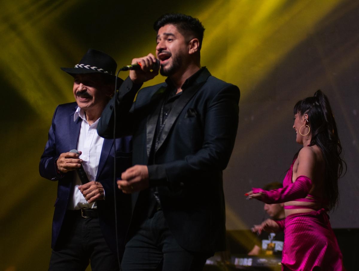 Antonio R&iacute;os y R&aacute;faga reviven "El Maestro" en una poderosa versi&oacute;n en vivo