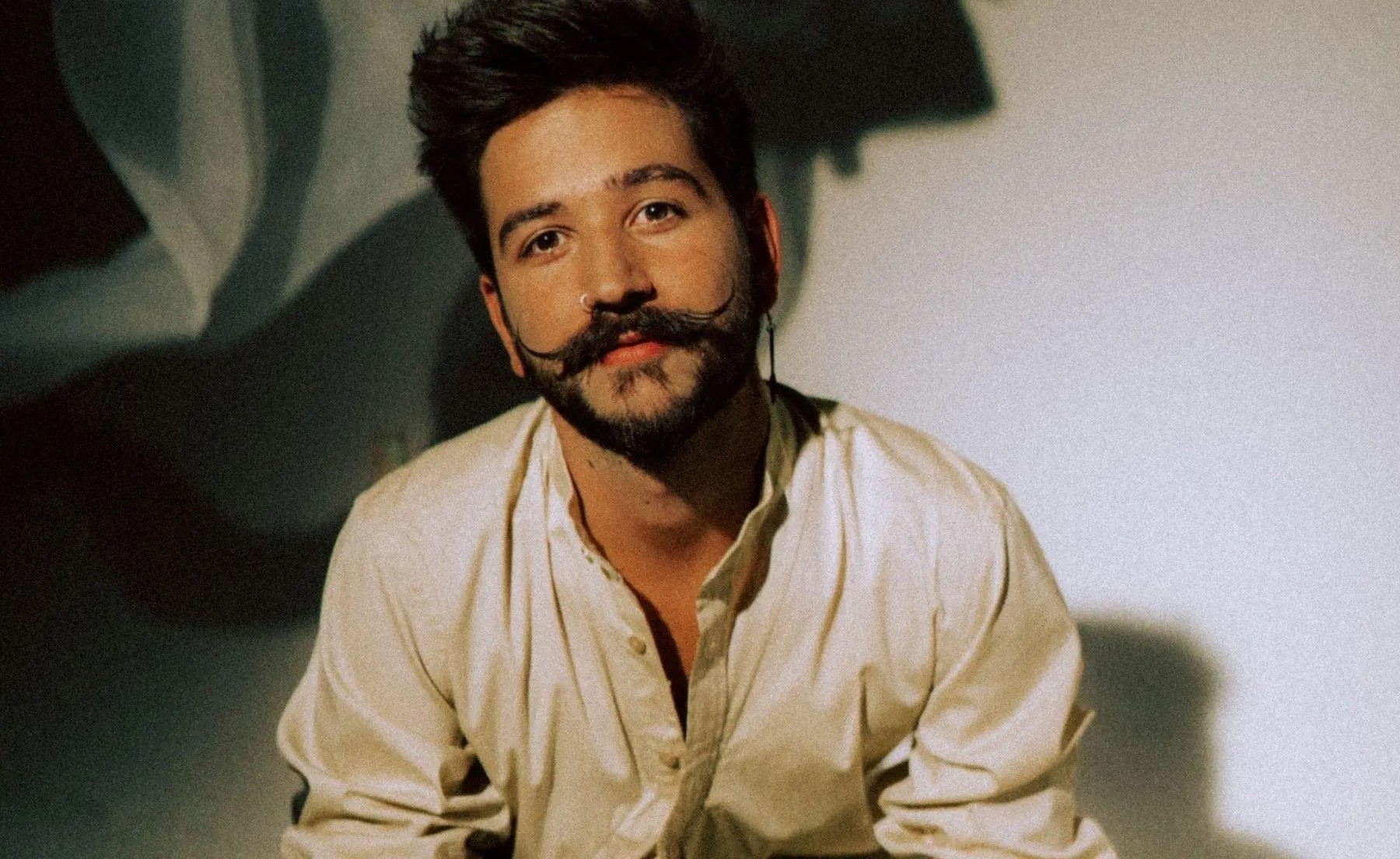 Entrevista a Camilo: "Mi outfit y el de Evaluna son una historia completita"