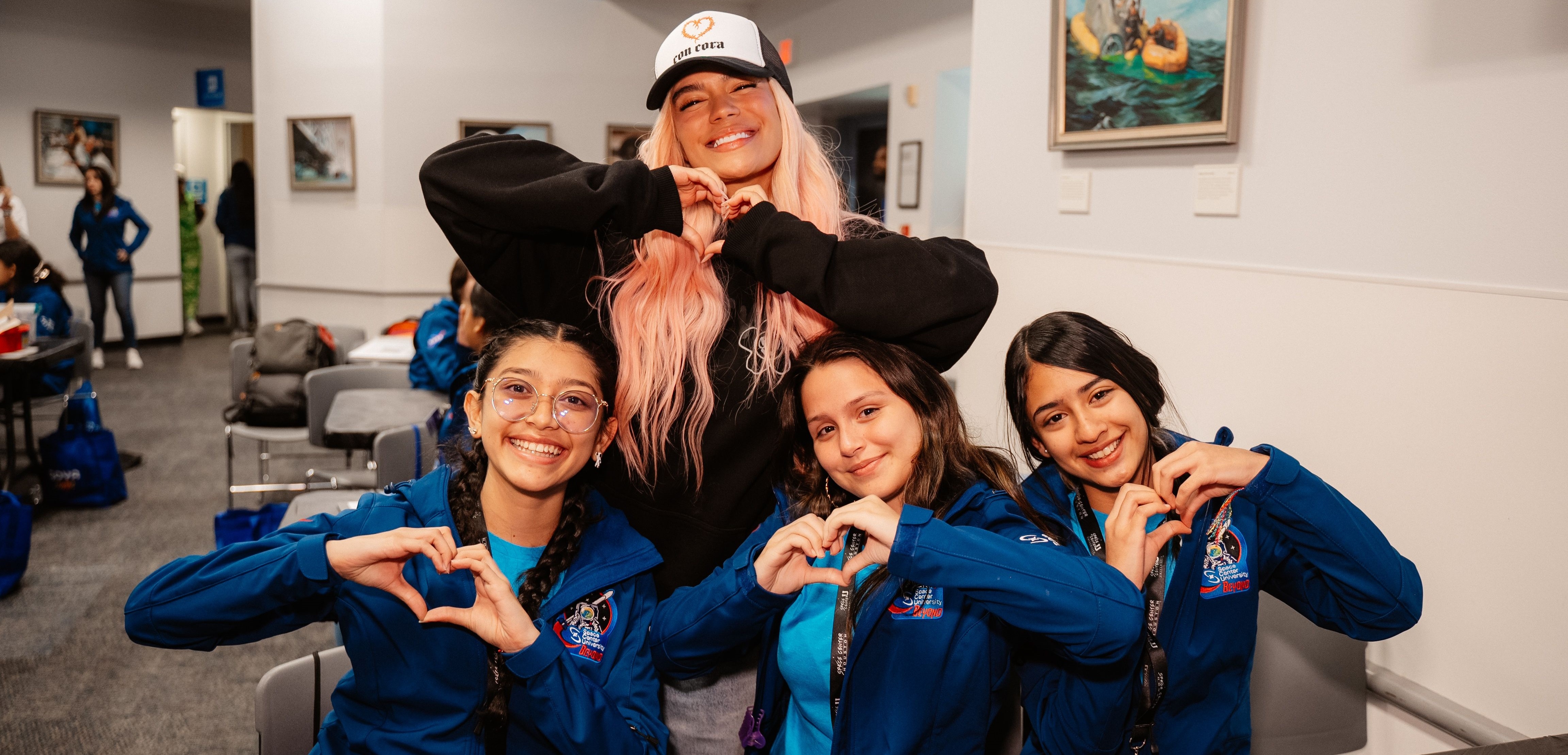 Karol G y la fundaci&oacute;n Con Cora anuncian su primera gala ben&eacute;fica