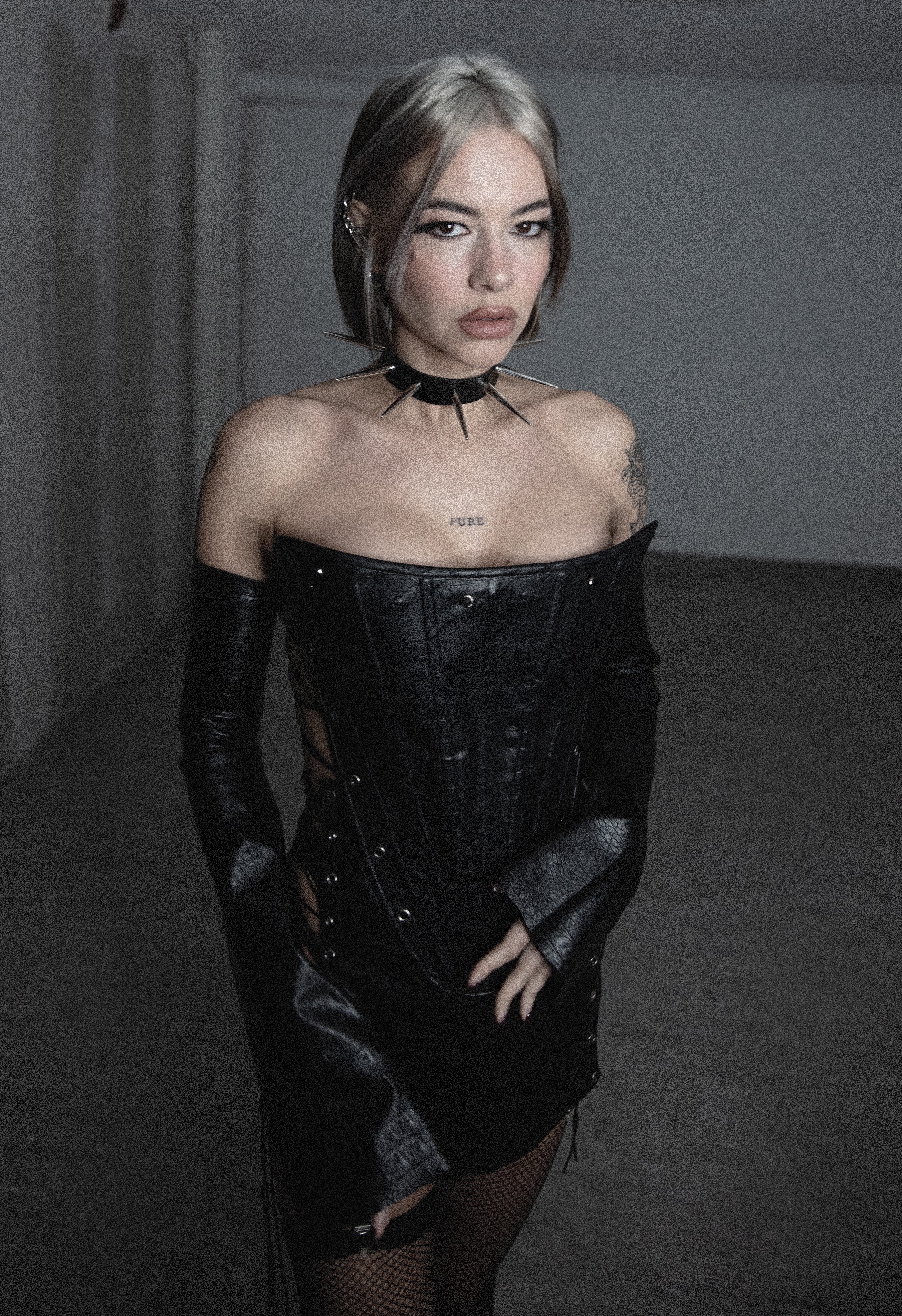 Xina Mora presenta su &aacute;lbum debut "RE:NACER" con la participaci&oacute;n de YSY A