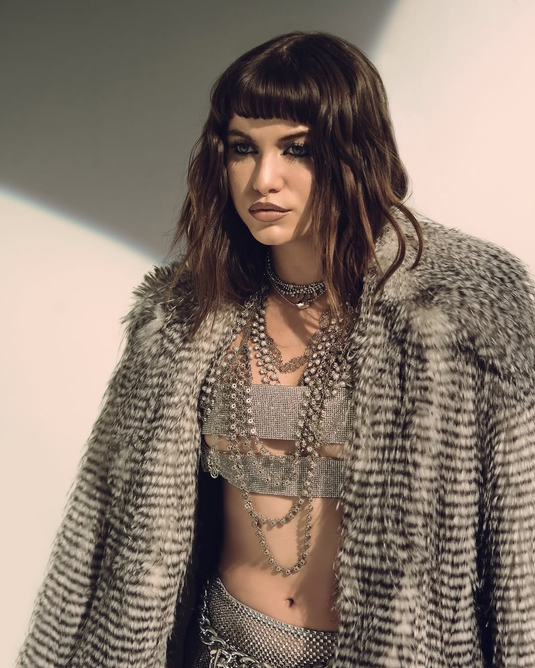 Sof&iacute;a Reyes nos muestra el detr&aacute;s de escena de "Guaro con Ron", su canci&oacute;n con Alan Walker