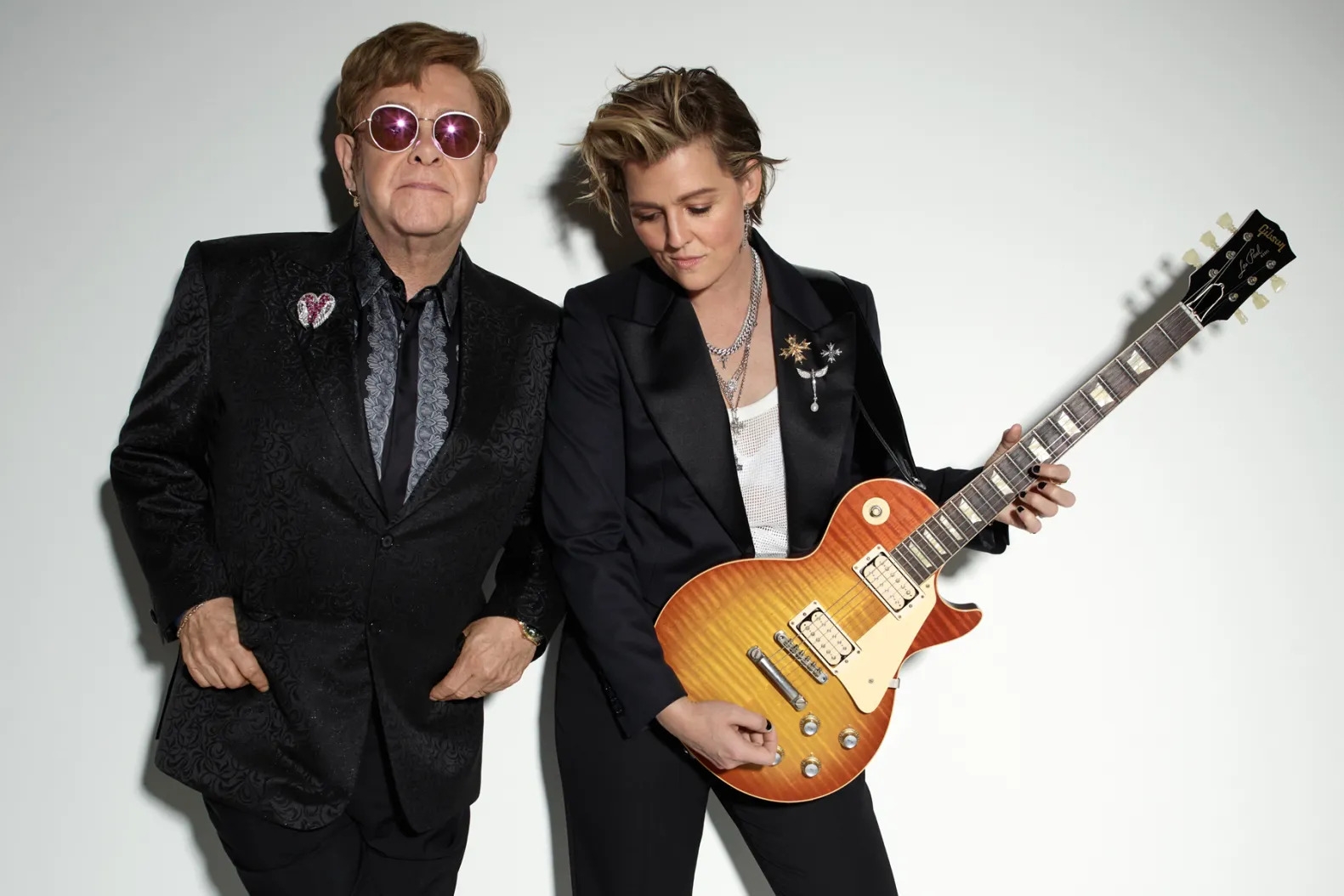 Elton John y Brandi Carlile lanzan su album de estudio colaborativo "Who Believes In Angels?"