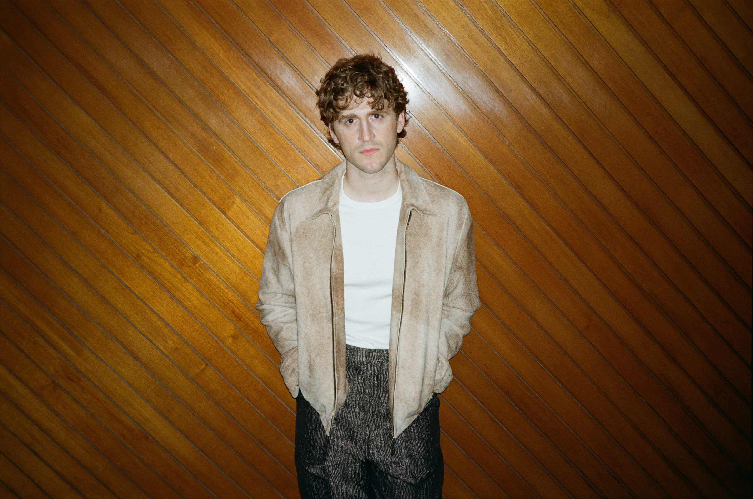 Louta estrena &ldquo;UN INSTANTE&rdquo;, la obra m&aacute;s desafiante de su discograf&iacute;a