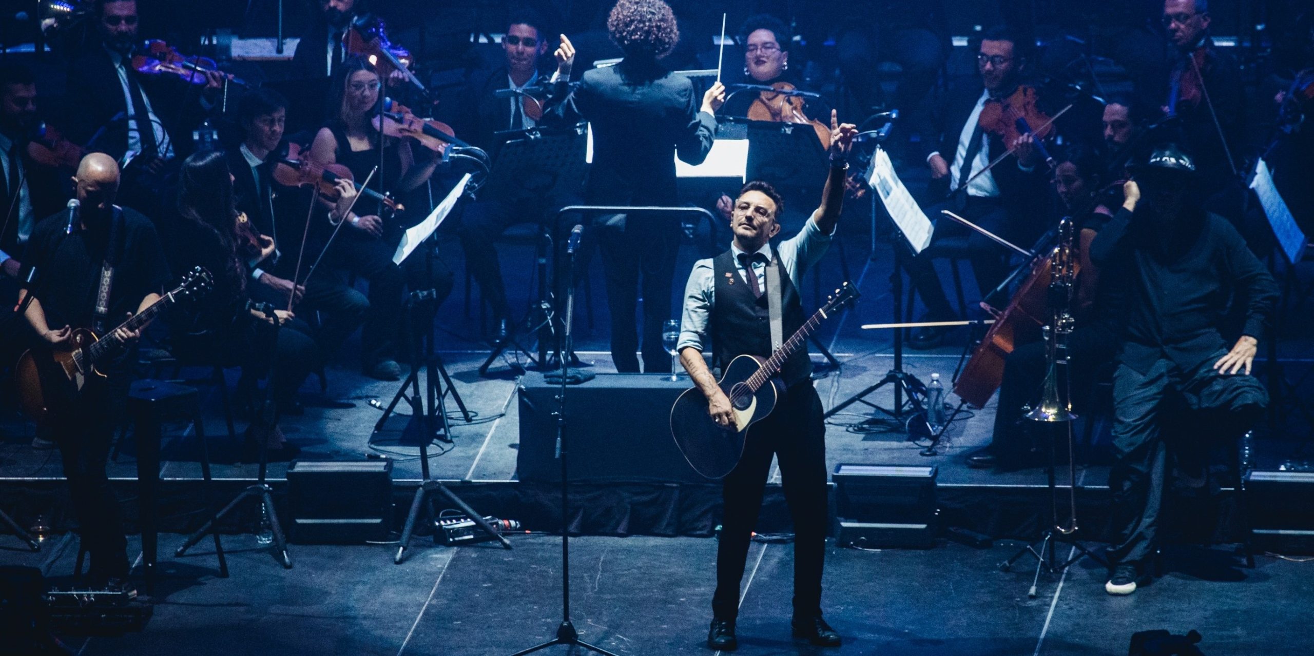 No Te Va Gustar y la Orquesta Filarm&oacute;nica de Medell&iacute;n deslumbraron el Movistar Arena