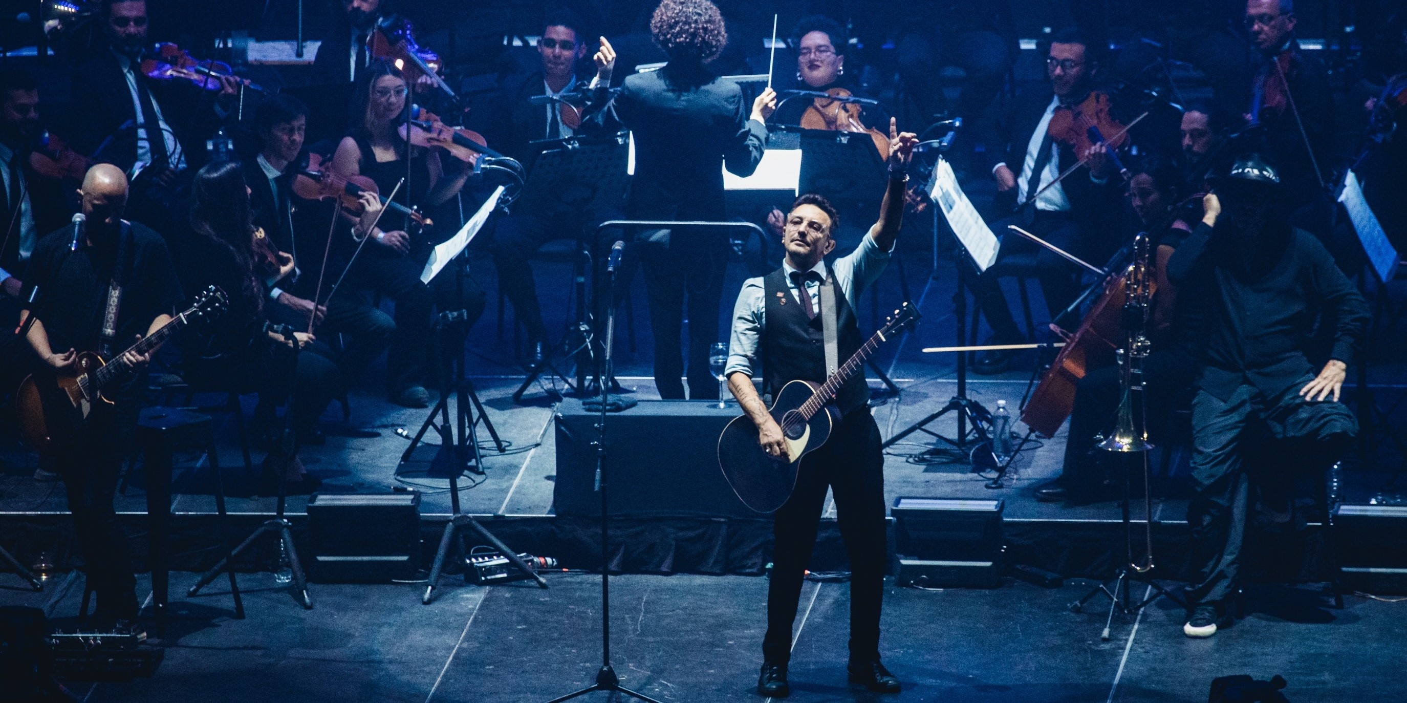 No Te Va Gustar y la Orquesta Filarm&oacute;nica de Medell&iacute;n deslumbraron el Movistar Arena
