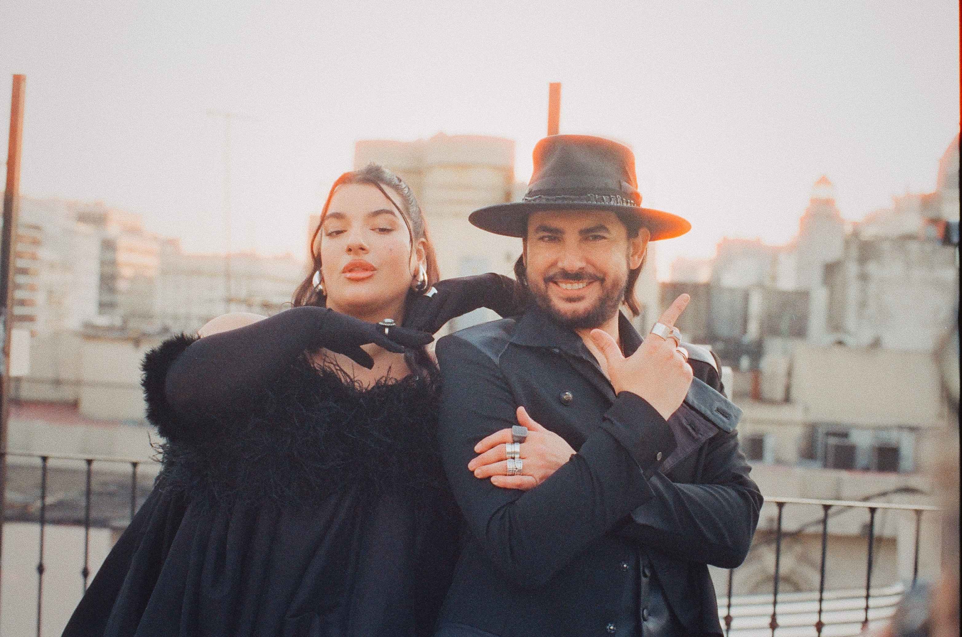 Beto Cuevas y Luz Gaggi se unen para presentar una reversi&oacute;n de "El Duelo"