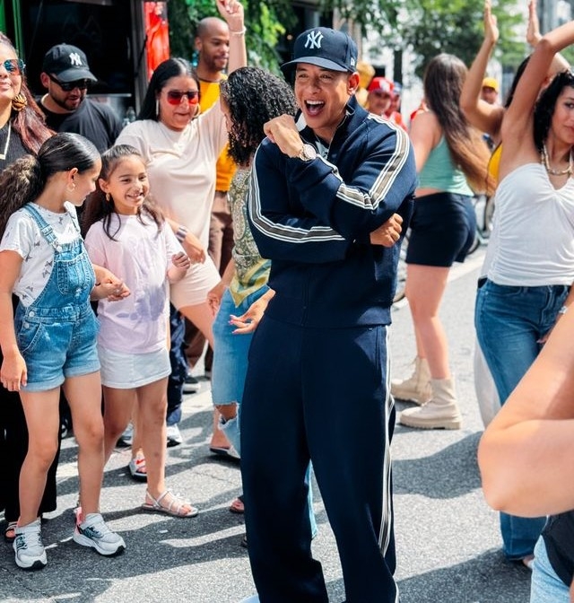 Daddy Yankee regresa a la m&uacute;sica con el estreno de "Sonr&iacute;ele"