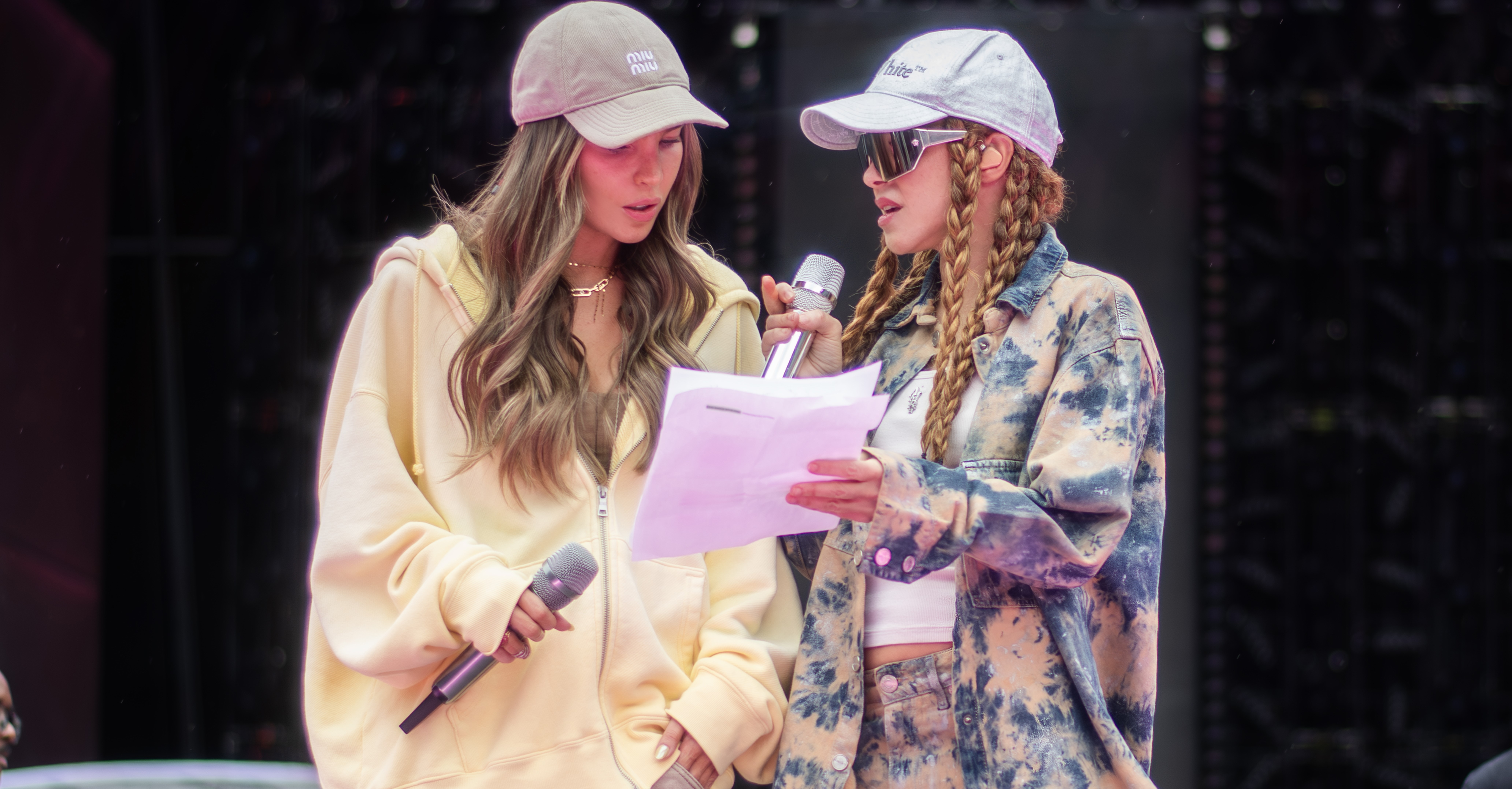 Mira las fotos de Belinda y Shakira en la previa del show de la Loba en M&eacute;xico