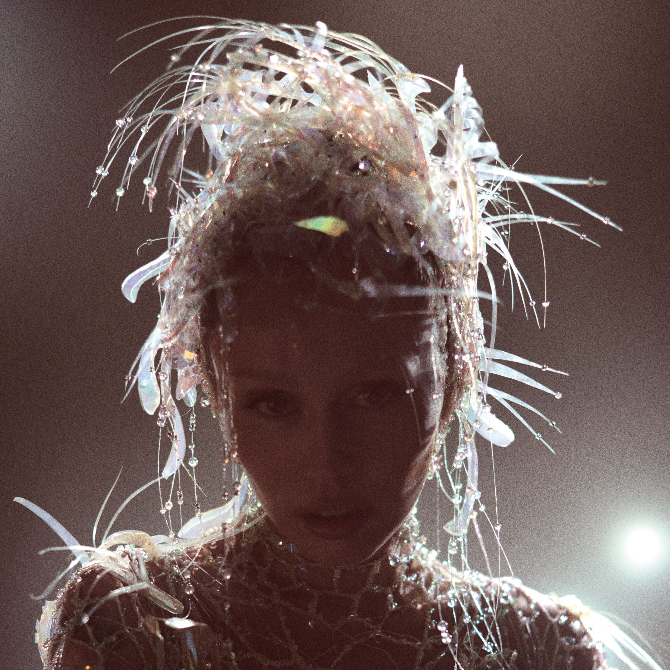 Miley Cyrus estrena "Secrets", nuevo tema de "Something Beautiful Deluxe"