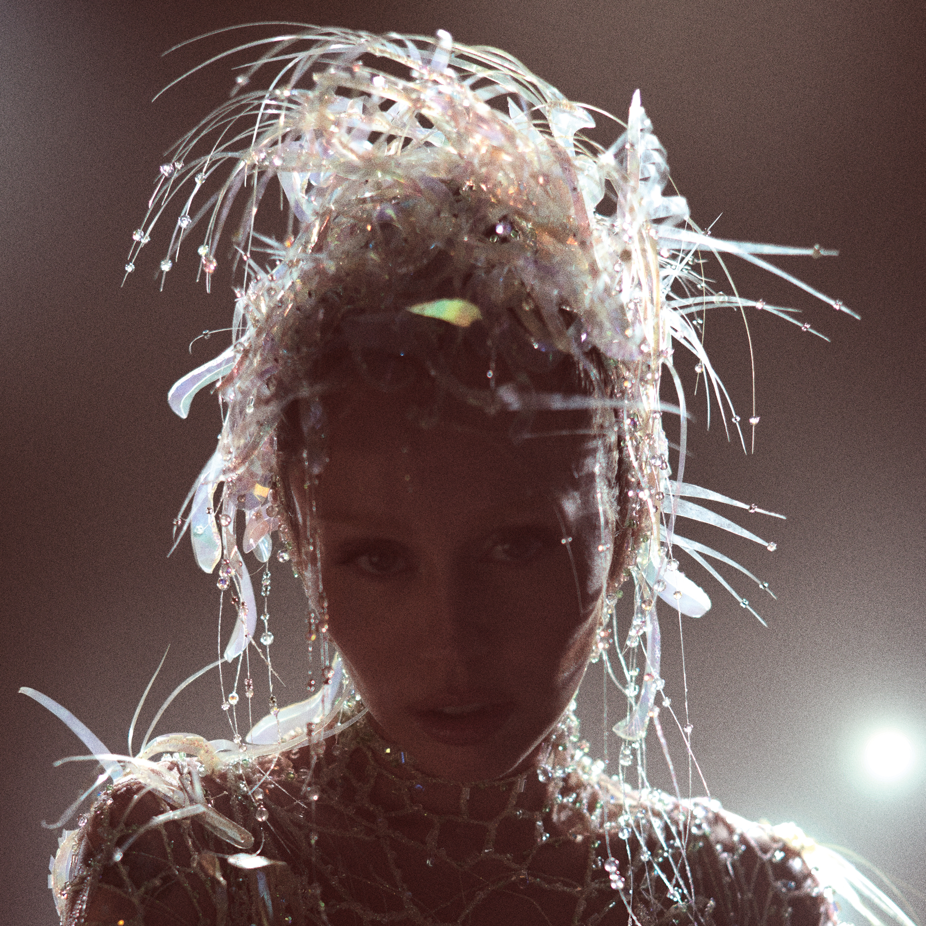 Miley Cyrus estrena "Secrets", nuevo tema de "Something Beautiful Deluxe"