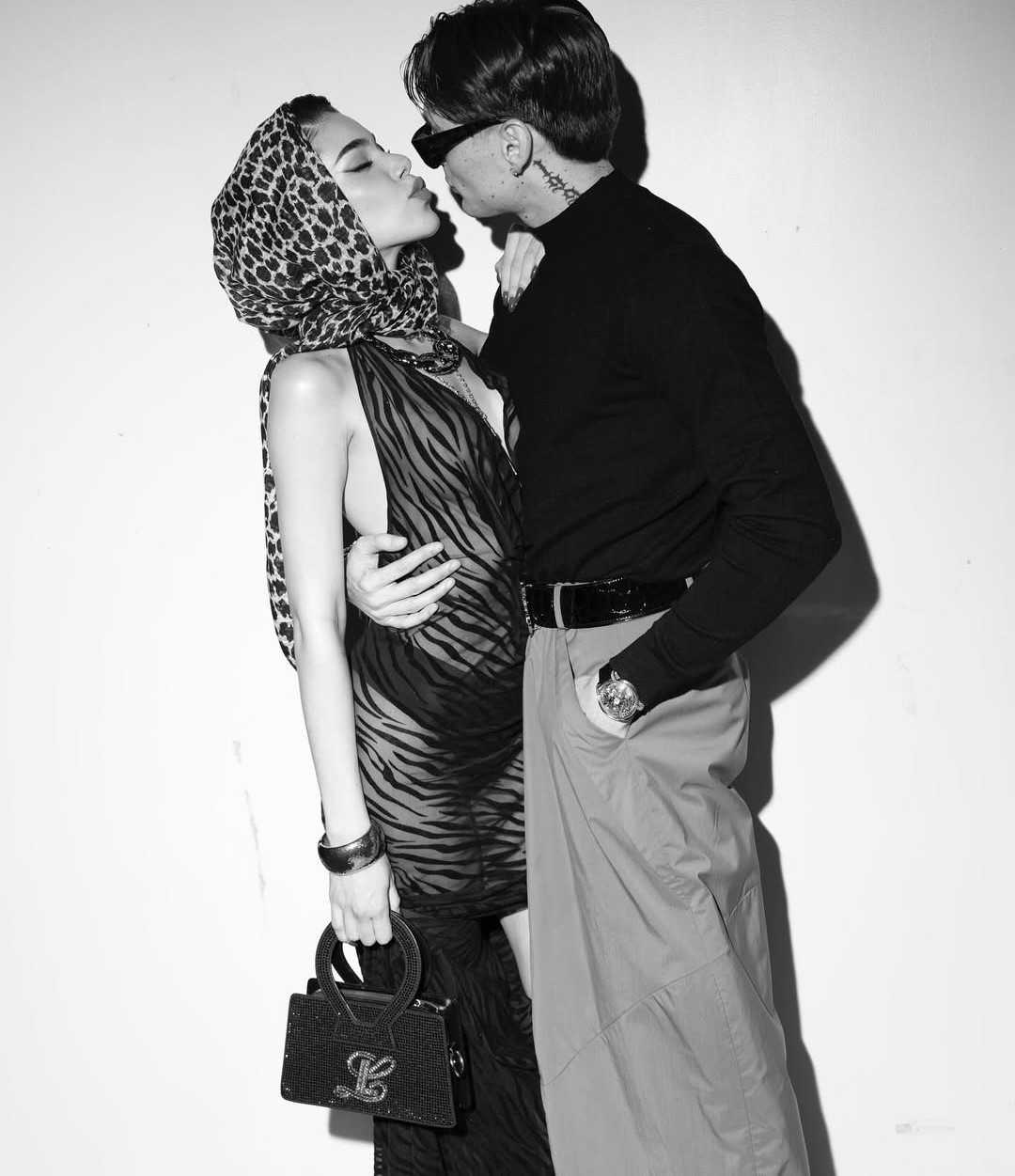 El incre&iacute;ble regalo de Peso Pluma para su aniversario con Kenia Os